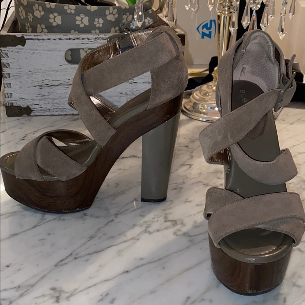BCBG generation sandals 6.5
